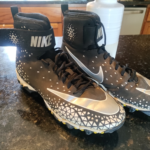Men's Nike size 11 US fastflex football cleats - Picture 4 of 4